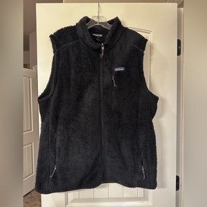 Black Patagonia men's fuzzy vest
